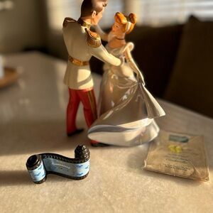 Disney Cinderella and Prince Charming Figurine - Disney collection